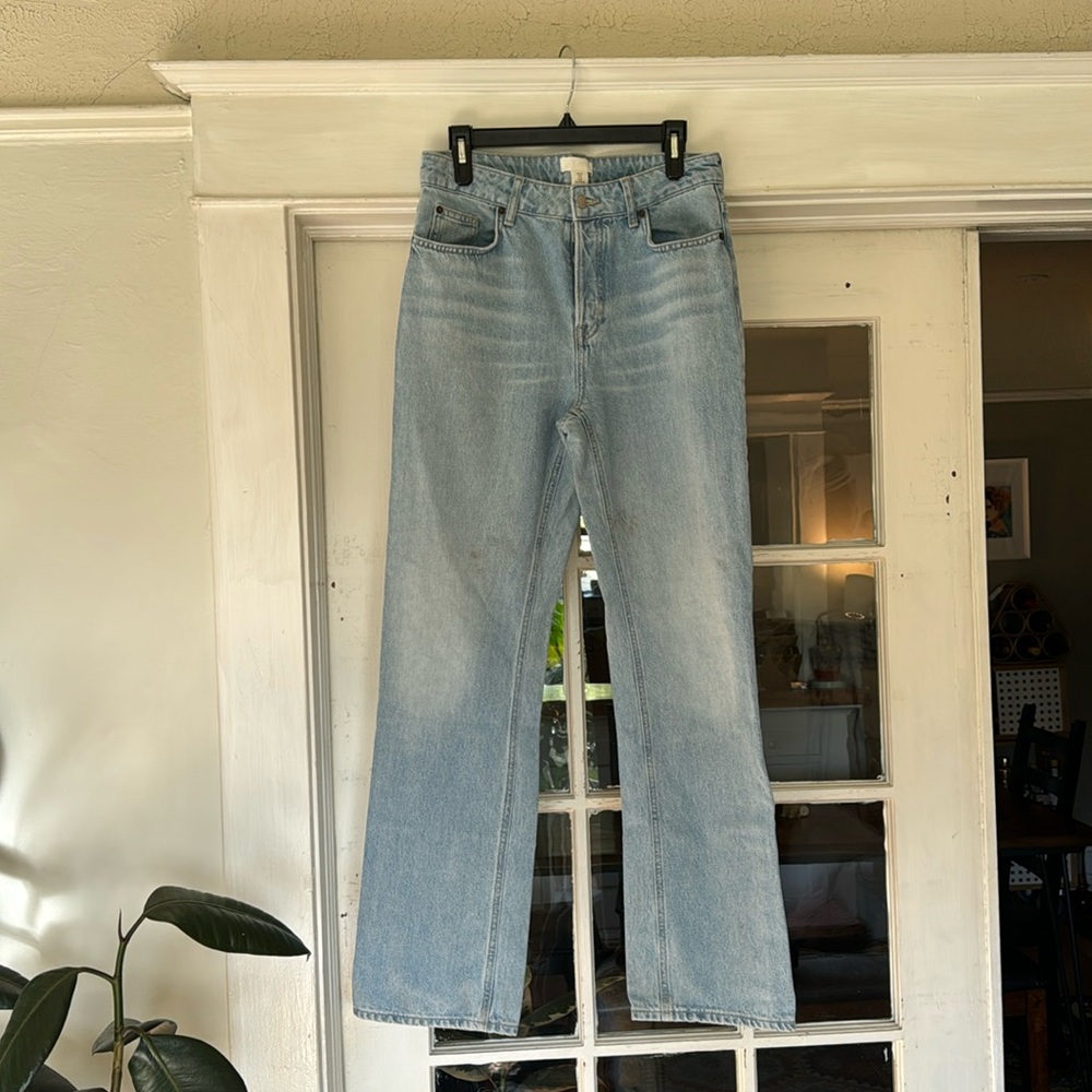 Straight leg light wash blue jean